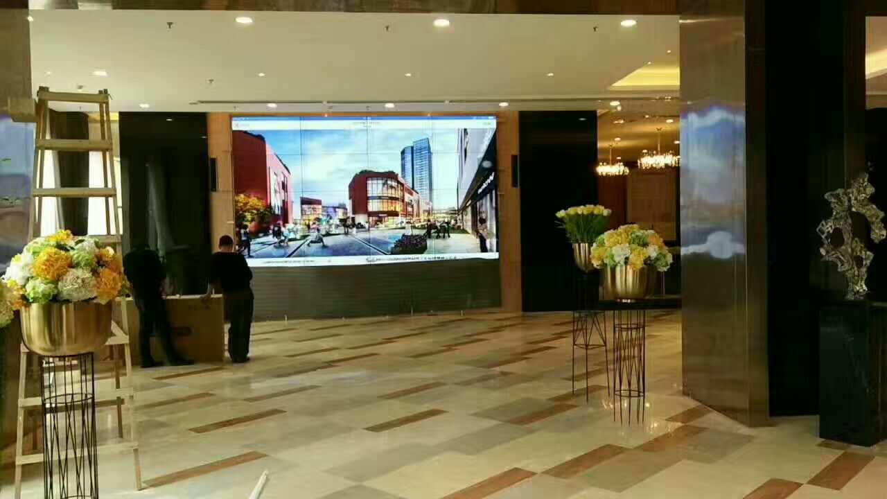 赣州某旗航店4*4液晶拼接屏项目